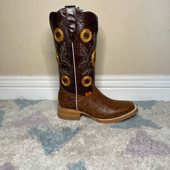 Western cowgirl sunflower boots - Picture 3 of 5